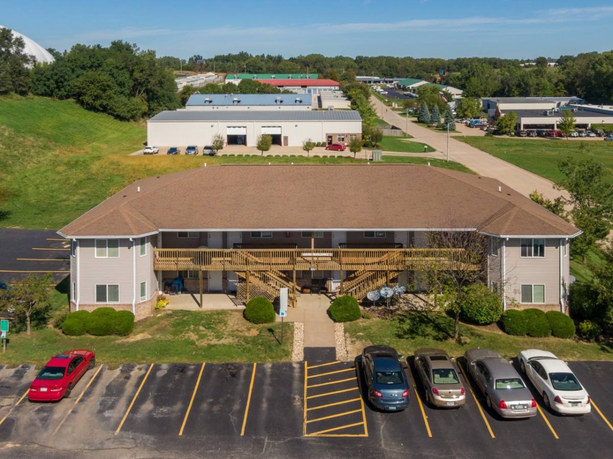 Apartment for rent at Ashford, 4808 Grand Ave, Davenport, IA 52807