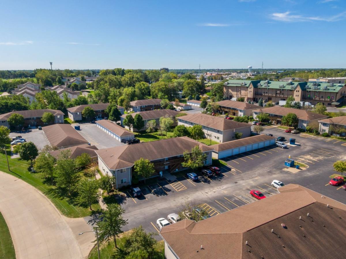Apartment for rent at Ashford, 4808 Grand Ave, Davenport, IA 52807