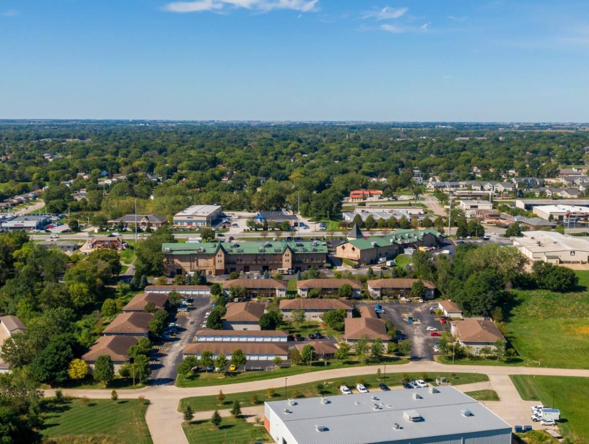 Apartment for rent at Ashford, 4808 Grand Ave, Davenport, IA 52807