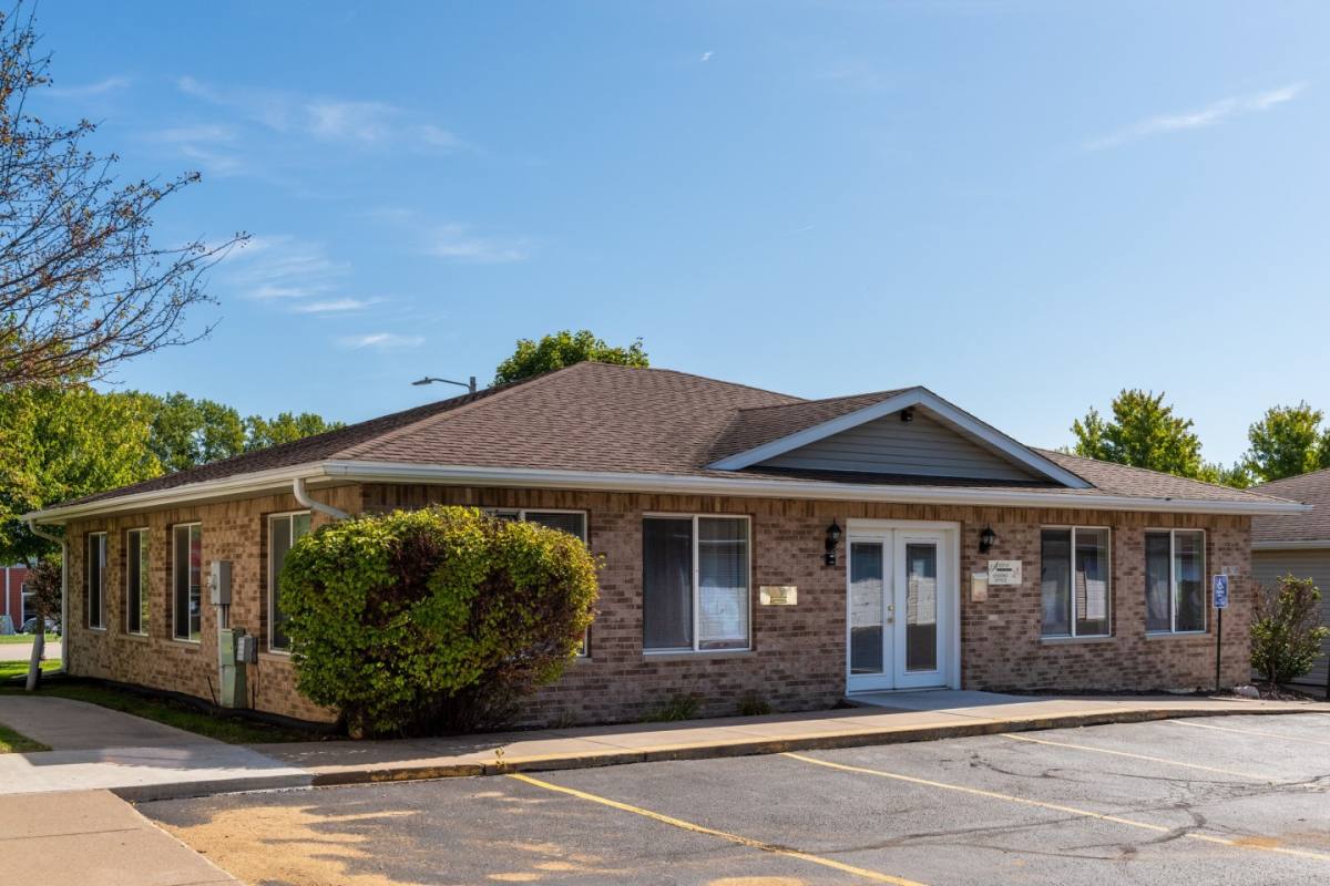 Apartment for rent at Ashford, 4808 Grand Ave, Davenport, IA 52807