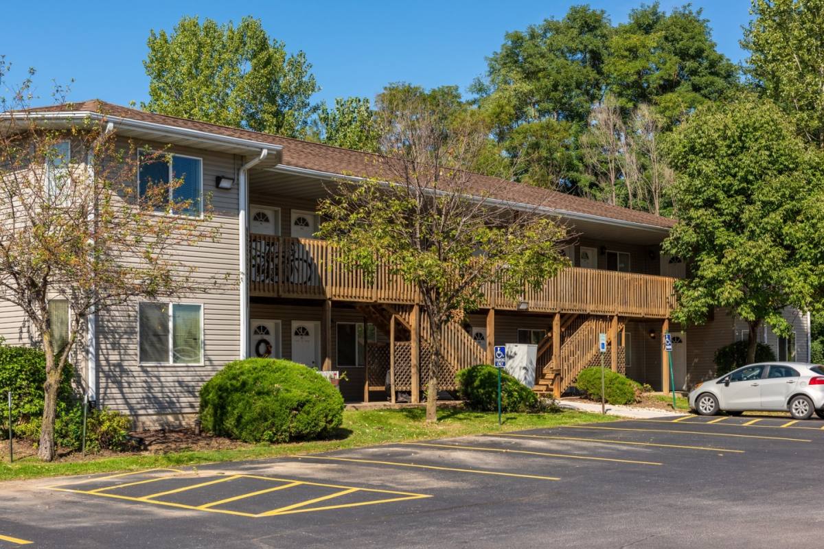 Apartment for rent at Ashford, 4808 Grand Ave, Davenport, IA 52807
