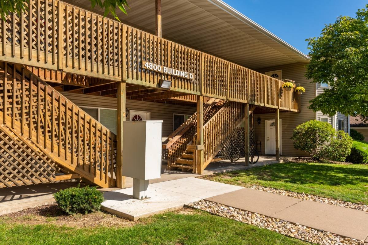 Apartment for rent at Ashford, 4808 Grand Ave, Davenport, IA 52807