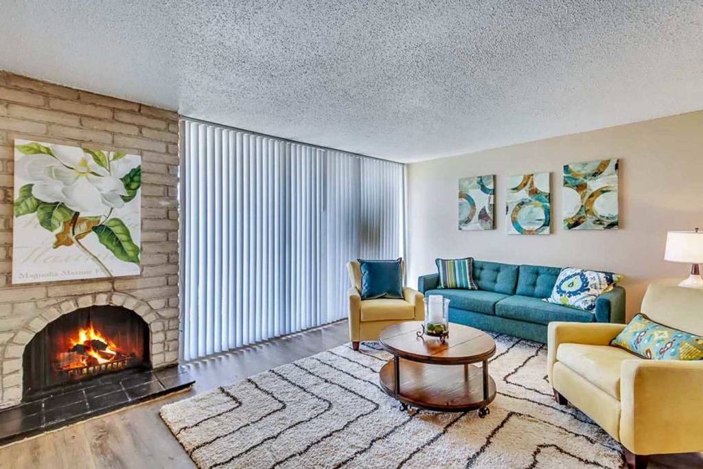 Apartment for rent at Villa Sierra, 550 Normandy St, Houston, TX 77015