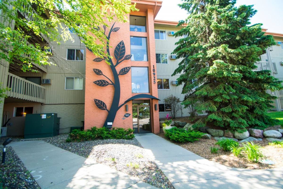 Apartment for rent at Wilshire Wood, 10925 Wayzata Blvd, Hopkins, MN 55305