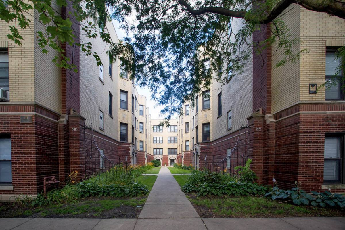 Apartment for rent at 5415 S Woodlawn Ave, Chicago, IL 60615
