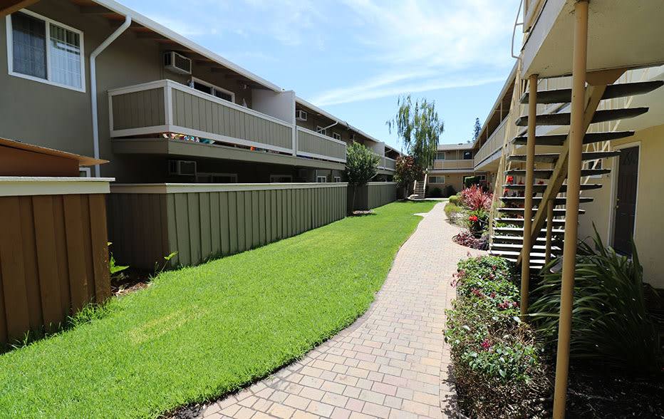 Apartment for rent at Mountain View, 1220 Monument Blvd, Concord, CA 94520