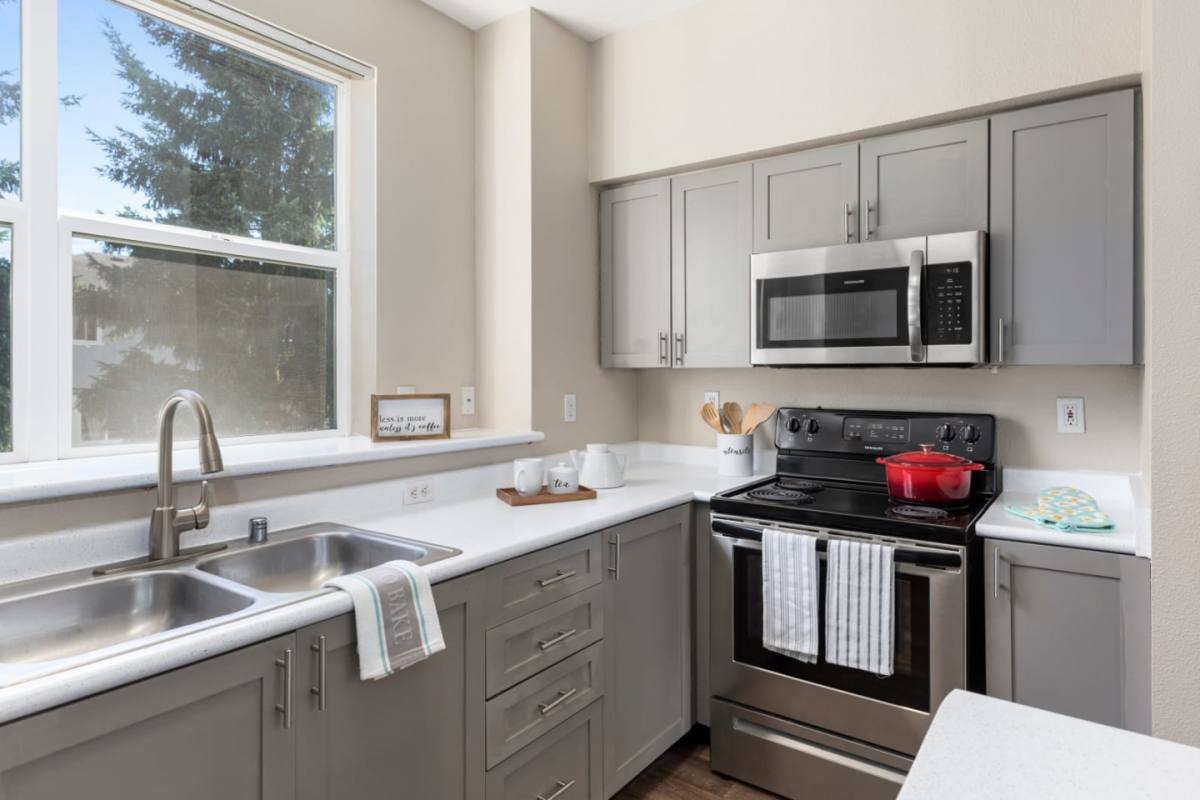Apartment for rent at Highgrove, 12433 Admiralty Way, Everett, WA 98204
