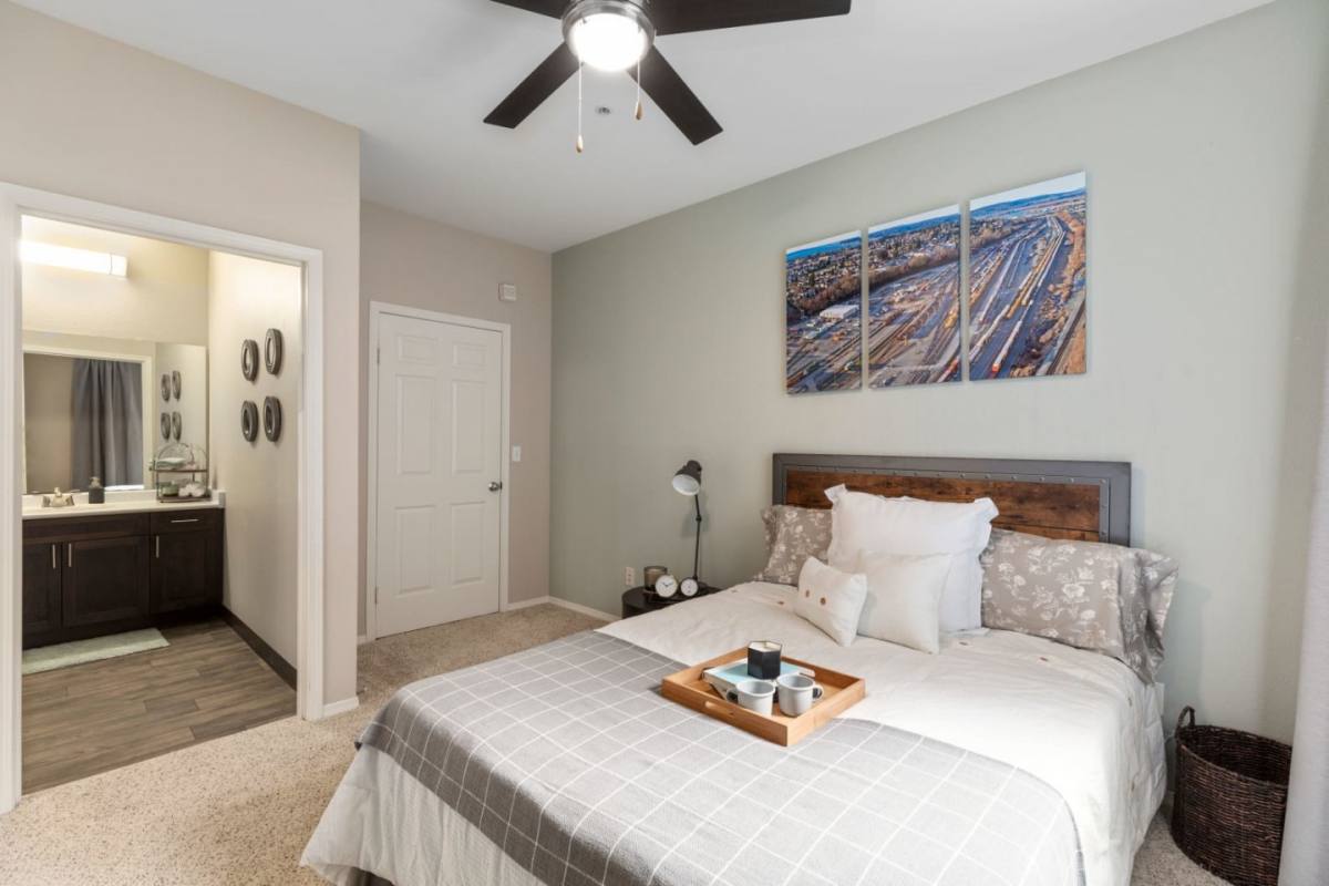 Apartment for rent at Highgrove, 12433 Admiralty Way, Everett, WA 98204