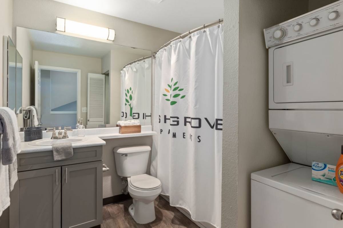 Apartment for rent at Highgrove, 12433 Admiralty Way, Everett, WA 98204