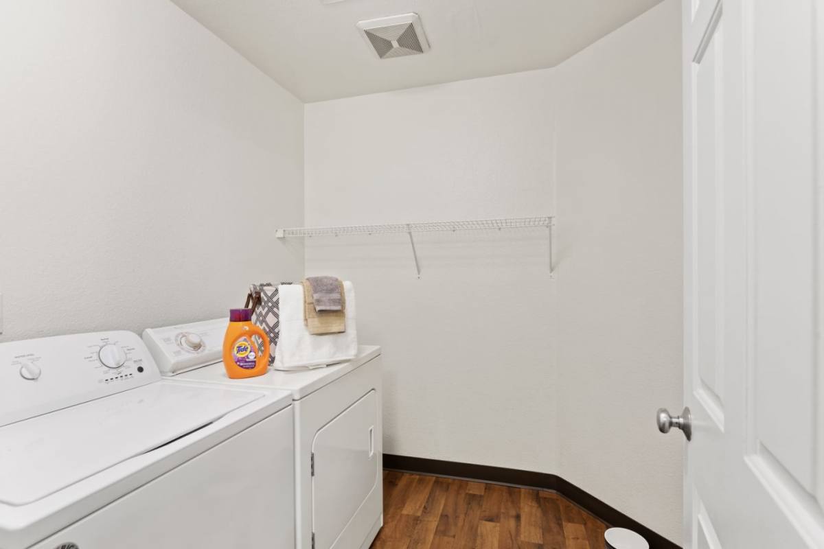Apartment for rent at Highgrove, 12433 Admiralty Way, Everett, WA 98204