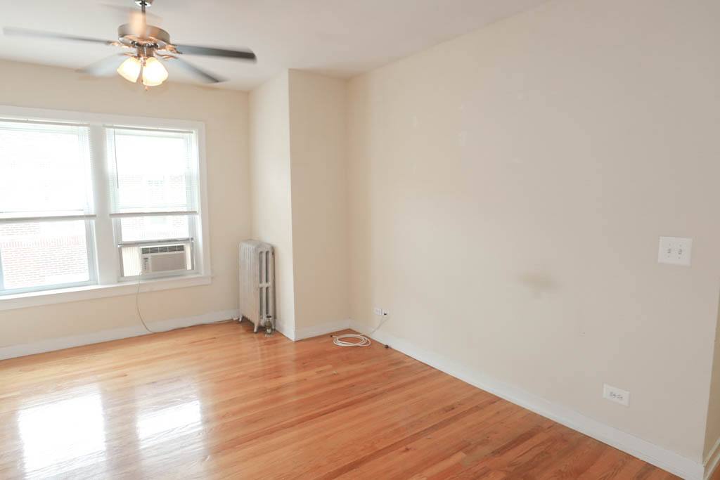 Apartment for rent at Foster & Damen, 5208 N Damen Ave, Chicago, IL 60625