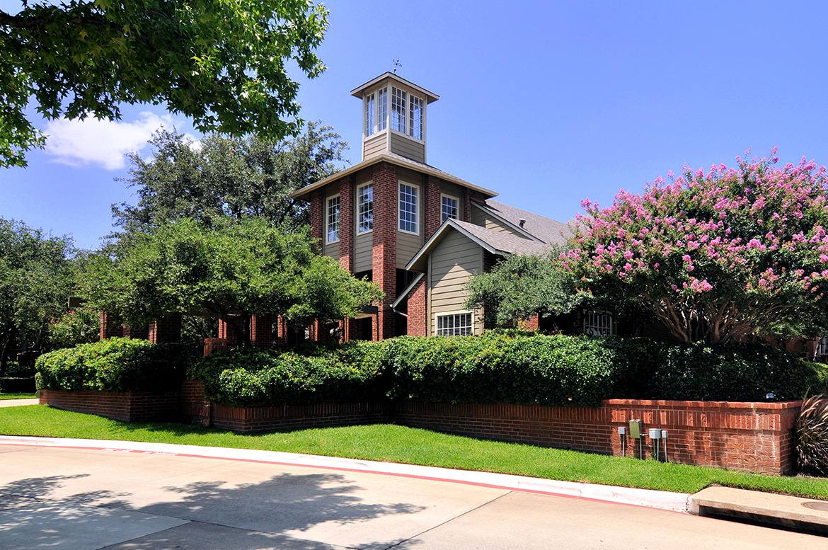 Apartment for rent at Hunter's Hill, 18081 Midway Rd, Dallas, TX 75287