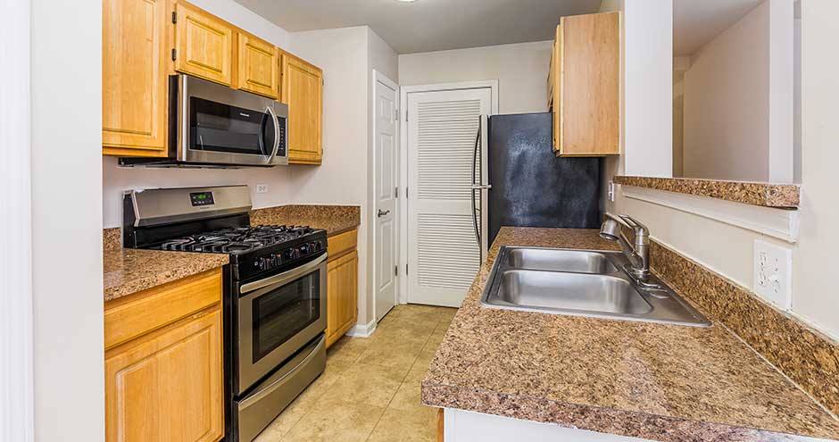 Apartment for rent at Aurora at Summerfield, 1847 Clubhouse Dr, Aurora, IL 60504