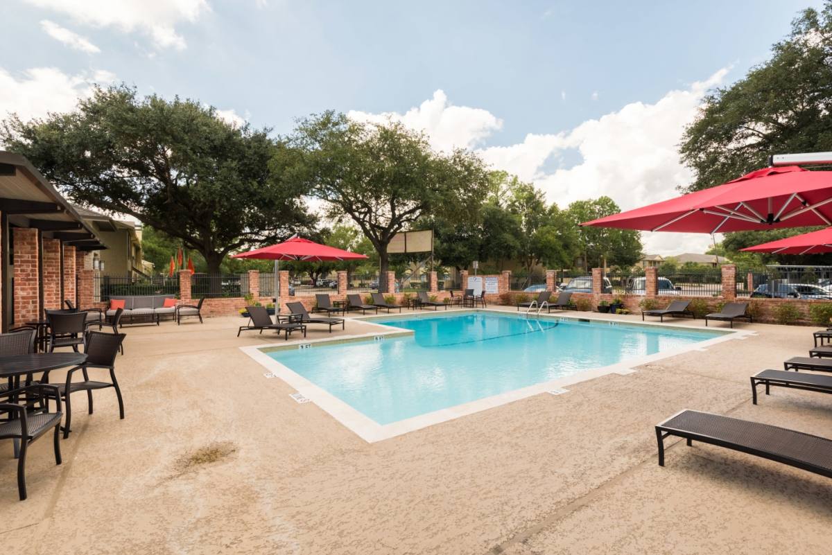 Apartment for rent at The Oaks of Timbergrove, 1700 Seaspray Court, Houston, TX 77008