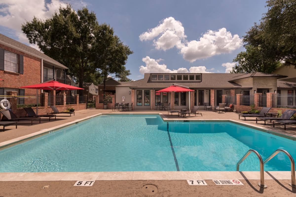 Apartment for rent at The Oaks of Timbergrove, 1700 Seaspray Court, Houston, TX 77008