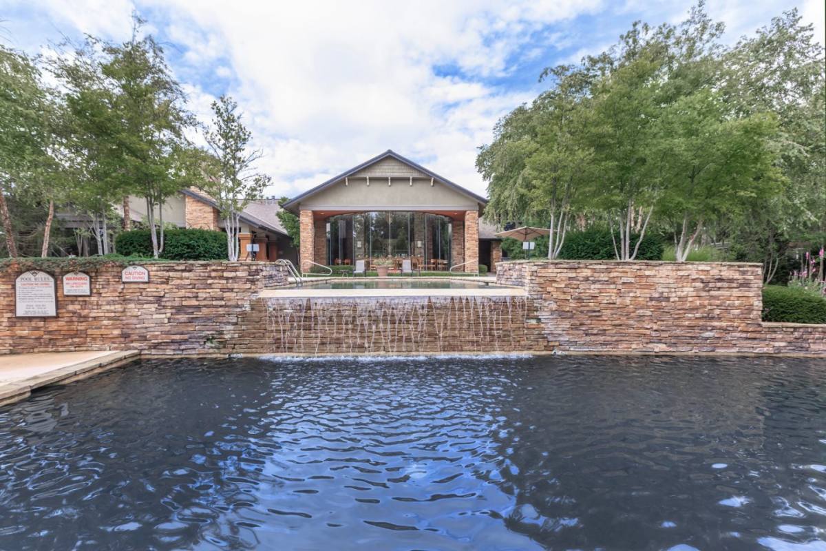 Apartment for rent at Deer Creek, 12849 Metcalf Ave, Overland Park, KS 66213