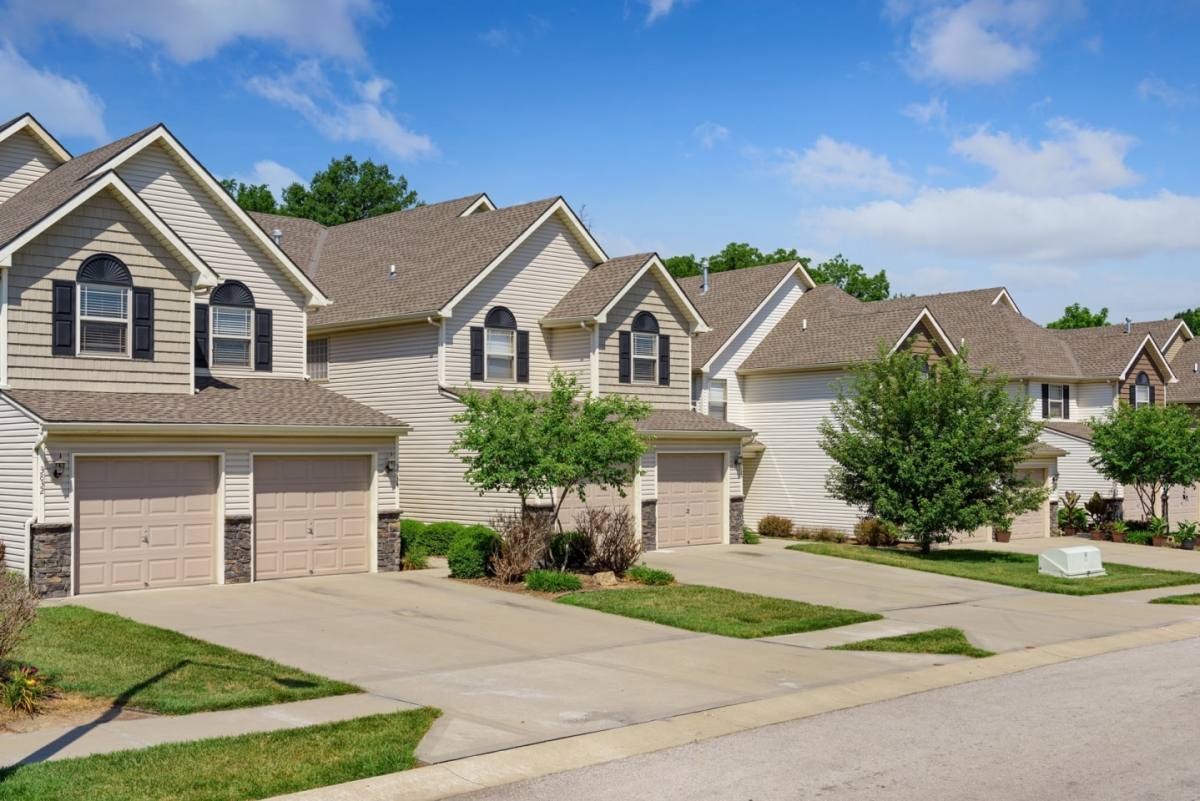 Townhouse for rent at Bennington Park Townhomes, 6601 NE 39th St, Kansas City, MO 64117
