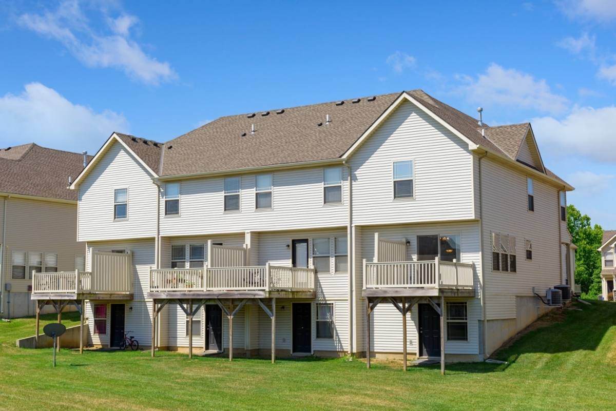 Townhouse for rent at Bennington Park Townhomes, 6601 NE 39th St, Kansas City, MO 64117
