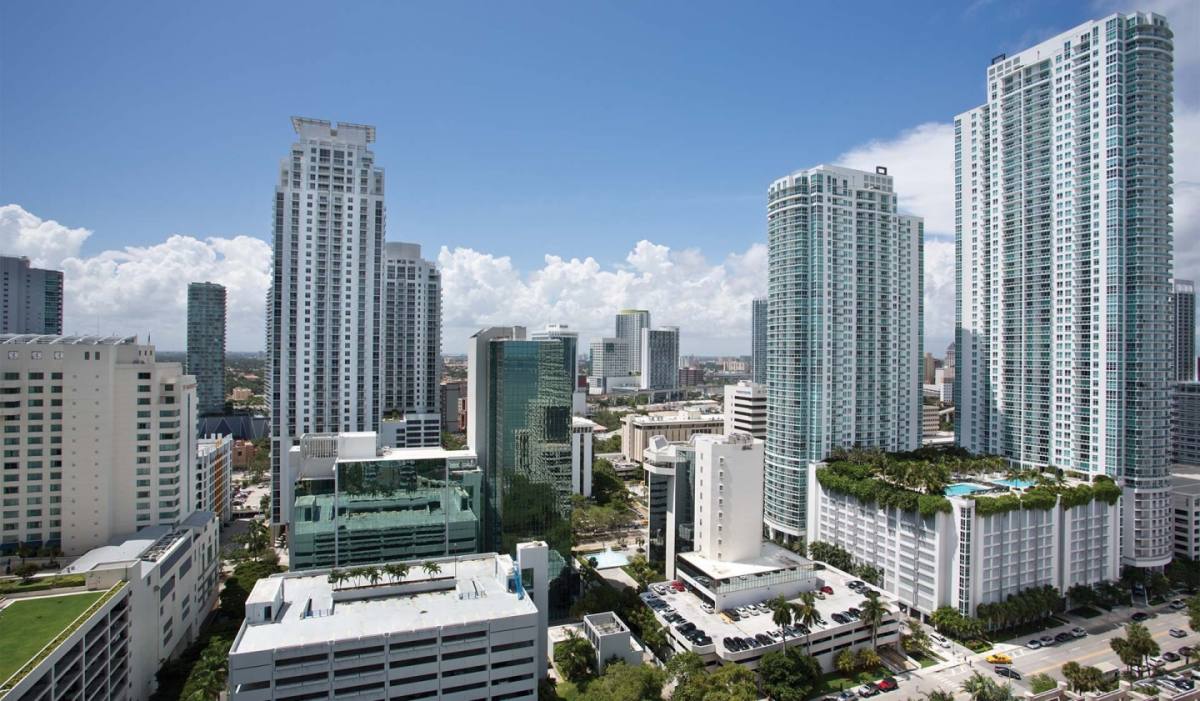 Apartment for rent at Yacht Club at Brickell, 1111 Brickell Bay Dr, Miami, FL 33131