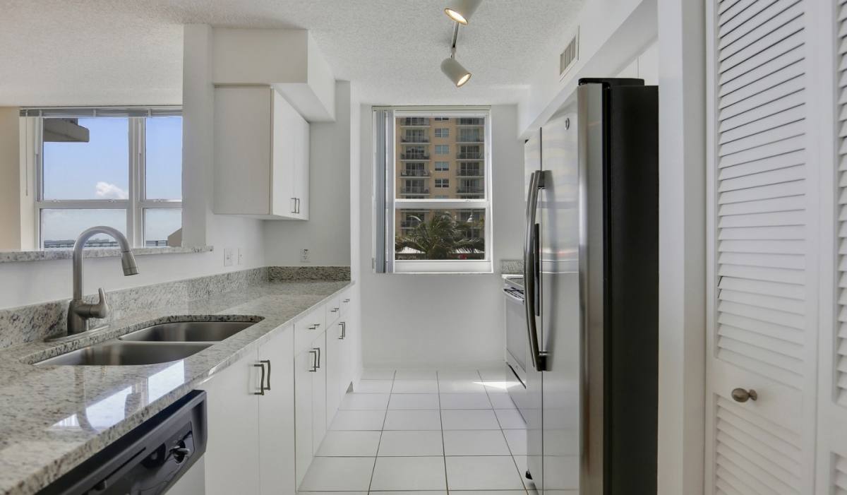 Apartment for rent at Yacht Club at Brickell, 1111 Brickell Bay Dr, Miami, FL 33131