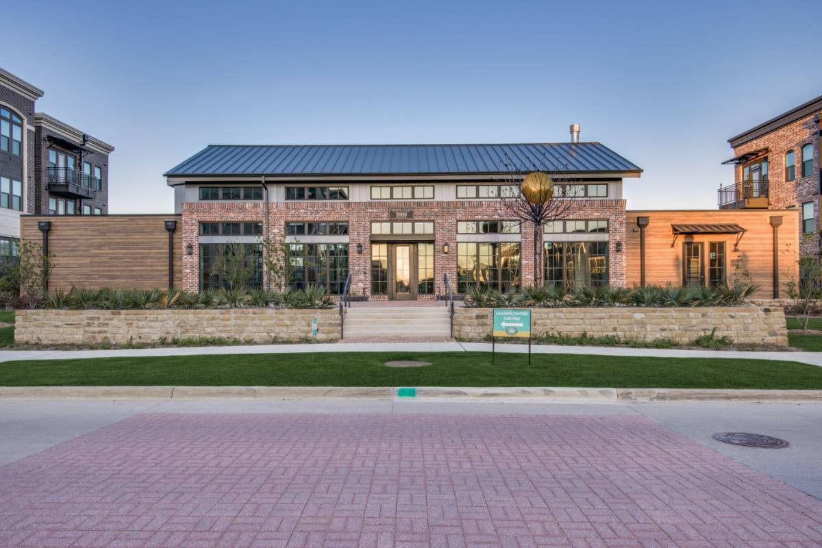 Townhouse for rent at Thousand Oaks In Austin Ranch, 6760 Windhaven Parkway, The Colony, TX 75056