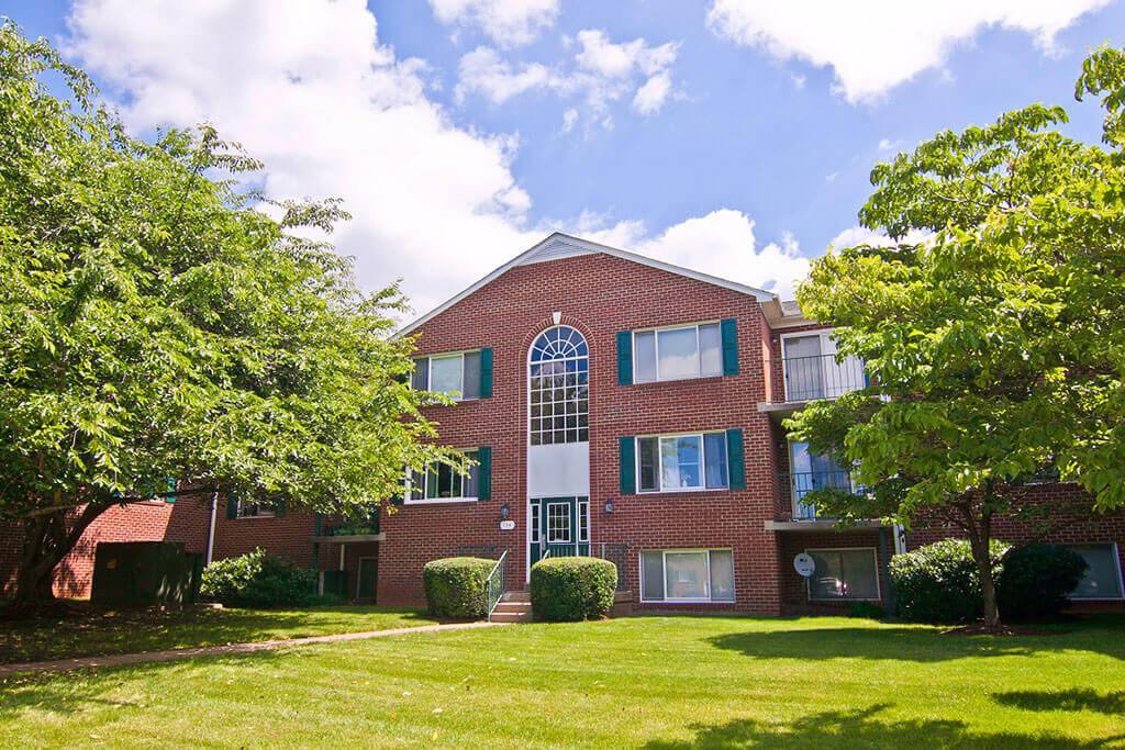Apartment for rent at Tuscarora Creek, 130 Clubhouse Dr SW, Leesburg, VA 20175