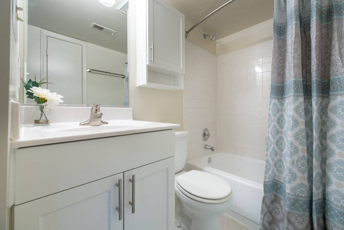 Apartment for rent at Tuscarora Creek, 130 Clubhouse Dr SW, Leesburg, VA 20175