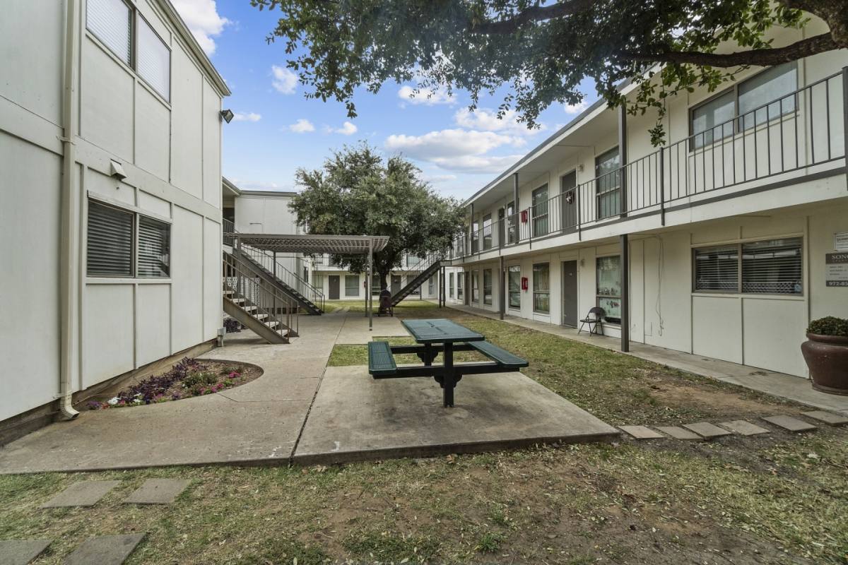 Apartment for rent at Sonoma, 2001 N Fitzhugh Ave, Dallas, TX 75204