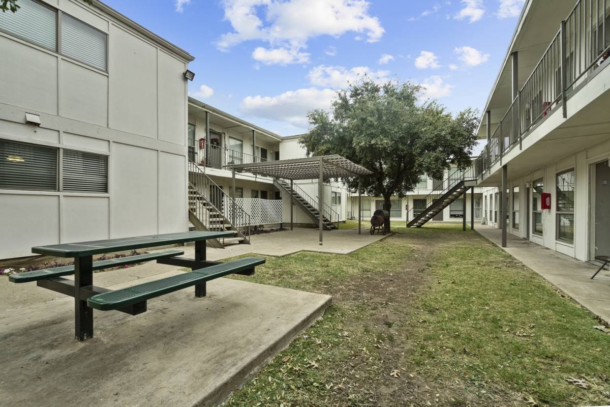 Apartment for rent at Sonoma, 2001 N Fitzhugh Ave, Dallas, TX 75204