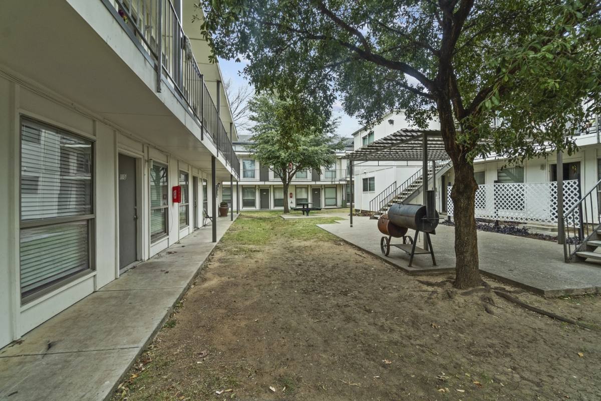 Apartment for rent at Sonoma, 2001 N Fitzhugh Ave, Dallas, TX 75204