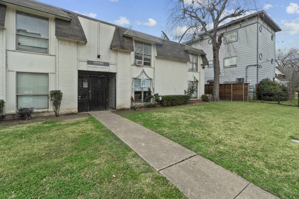 Apartment for rent at Sonoma, 2001 N Fitzhugh Ave, Dallas, TX 75204
