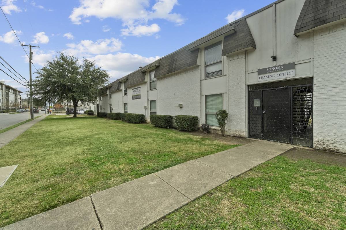 Apartment for rent at Sonoma, 2001 N Fitzhugh Ave, Dallas, TX 75204
