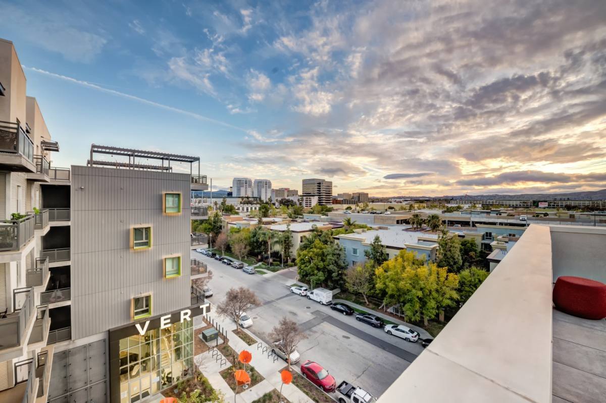 Apartment for rent at Vert, 6606 N Variel Ave, Canoga Park, CA 91303