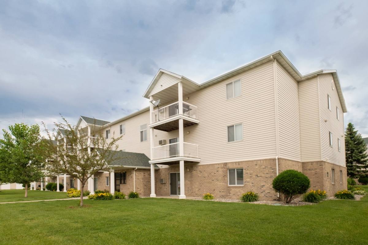 Apartment for rent at Pinehurst, 1721 39th St SW, Fargo, ND 58103