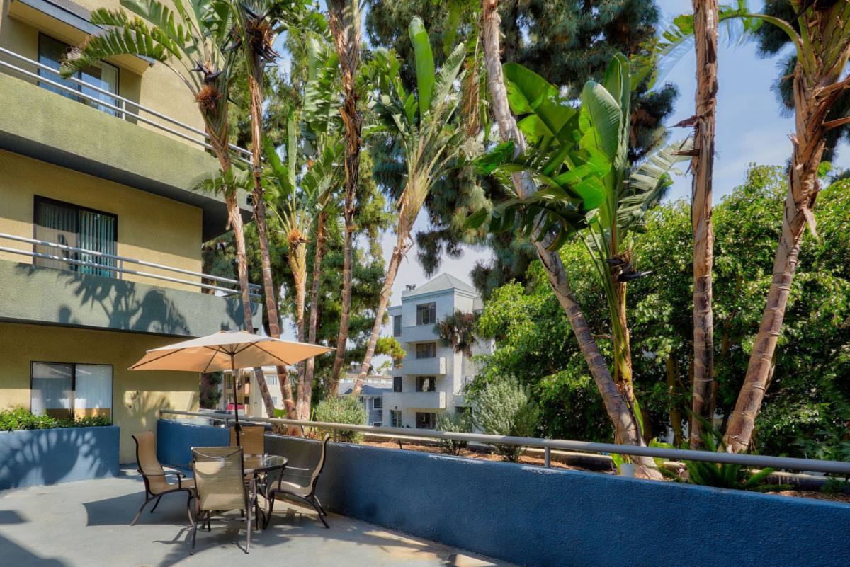 Apartment for rent at Lanewood Pines, 7027 Lanewood Ave, Los Angeles, CA 90028