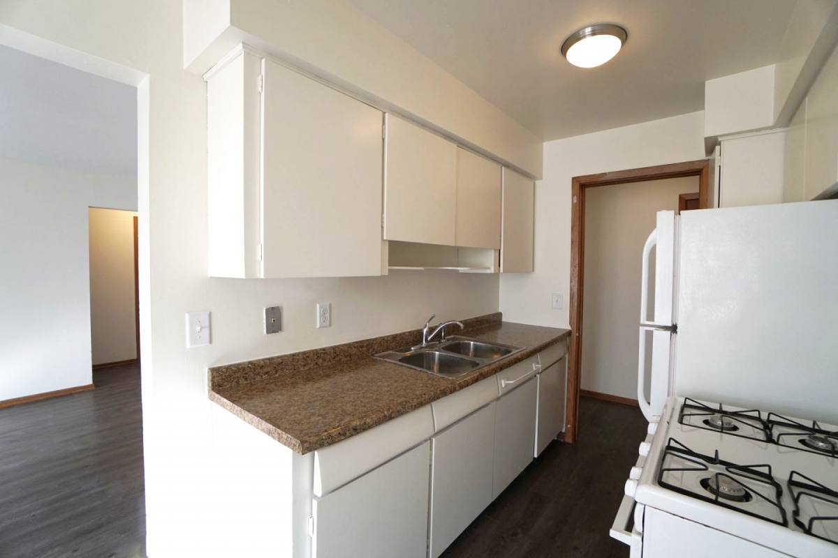 Apartment for rent at Como Court, 1409 SE Como Ave, Minneapolis, MN 55414