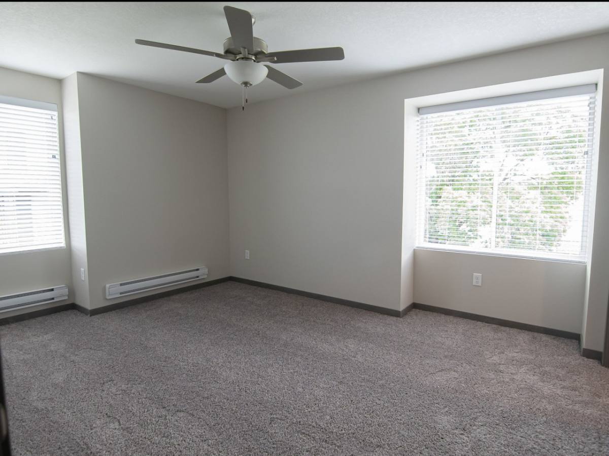 Apartment for rent at Ashford Ridge, 3650 Patricia Dr, Urbandale, IA 50322
