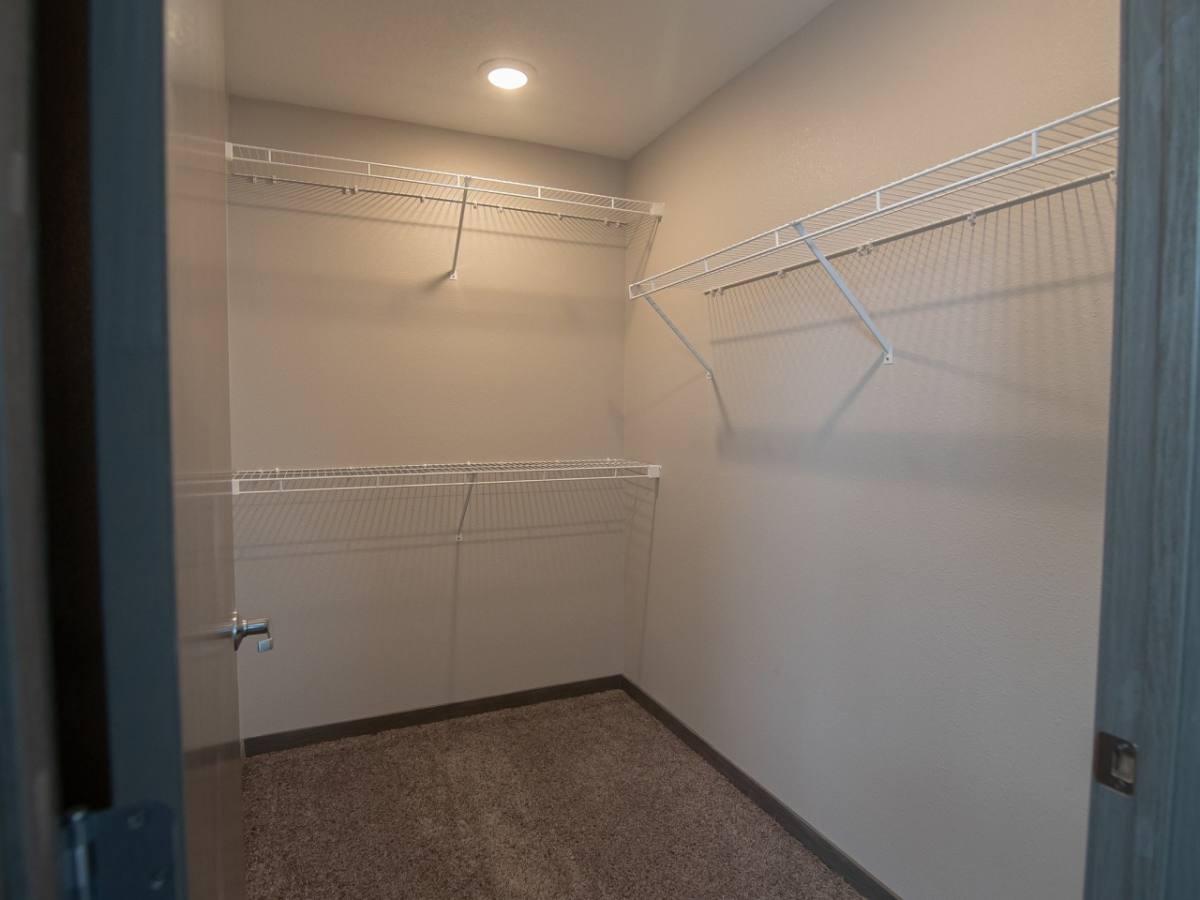 Apartment for rent at Ashford Ridge, 3650 Patricia Dr, Urbandale, IA 50322