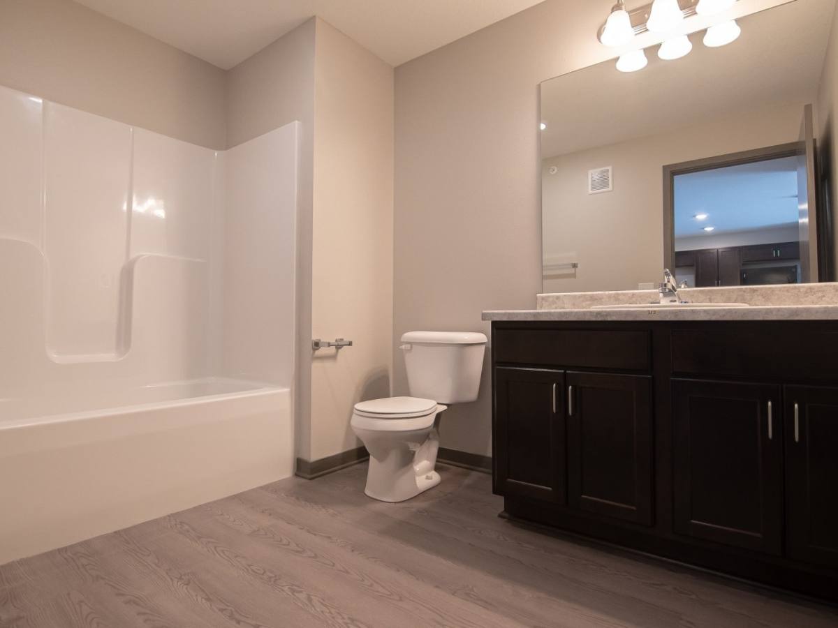 Apartment for rent at Ashford Ridge, 3650 Patricia Dr, Urbandale, IA 50322