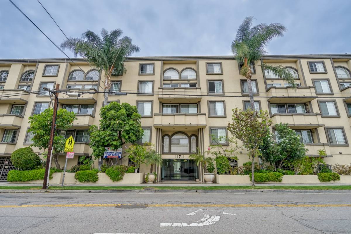 Apartment for rent at Rose Flower Condos, 11711 Ohio Ave, Los Angeles, CA 90025
