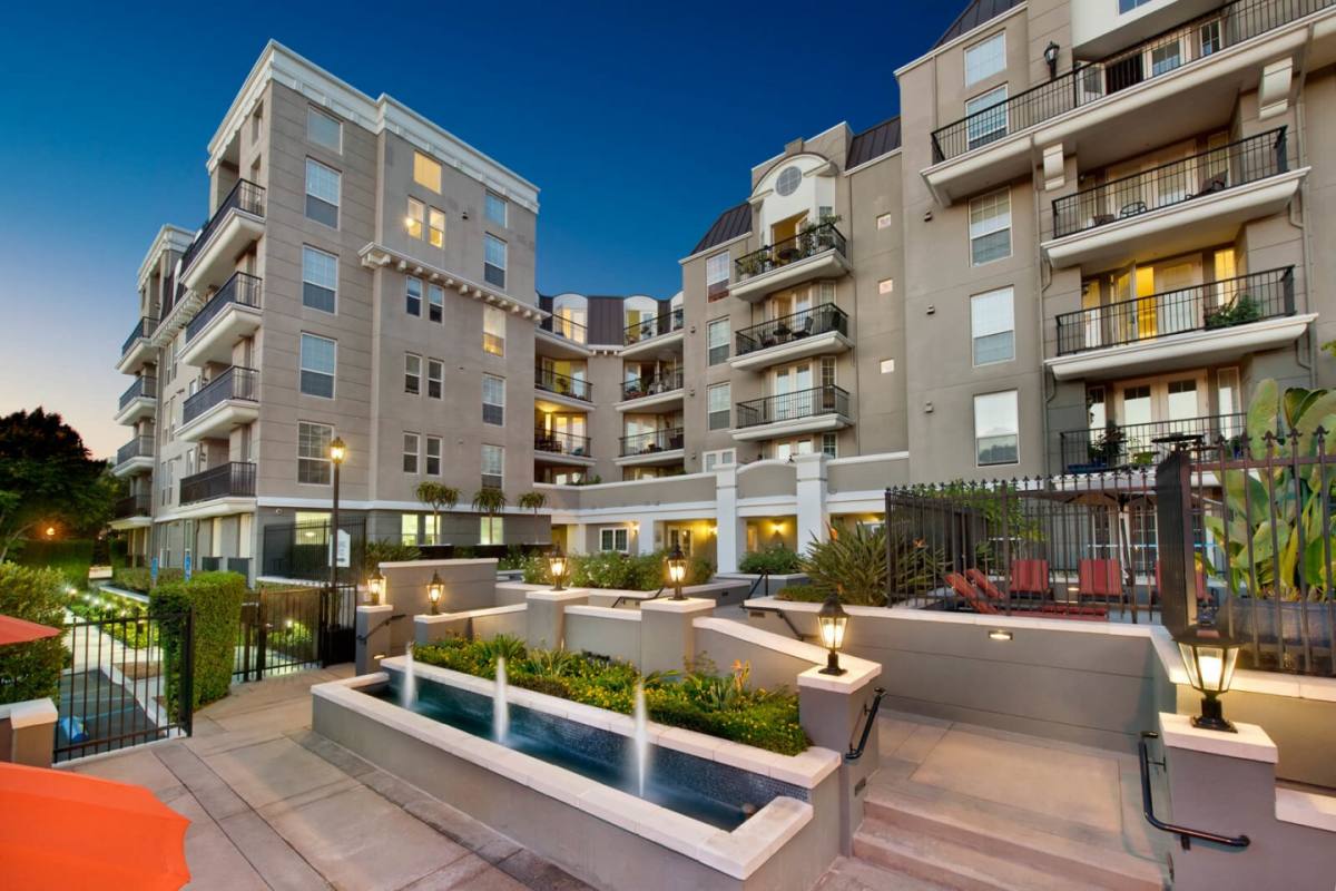 Apartment for rent at Windsor at Hancock Park, 445 N Rossmore Ave, Los Angeles, CA 90004