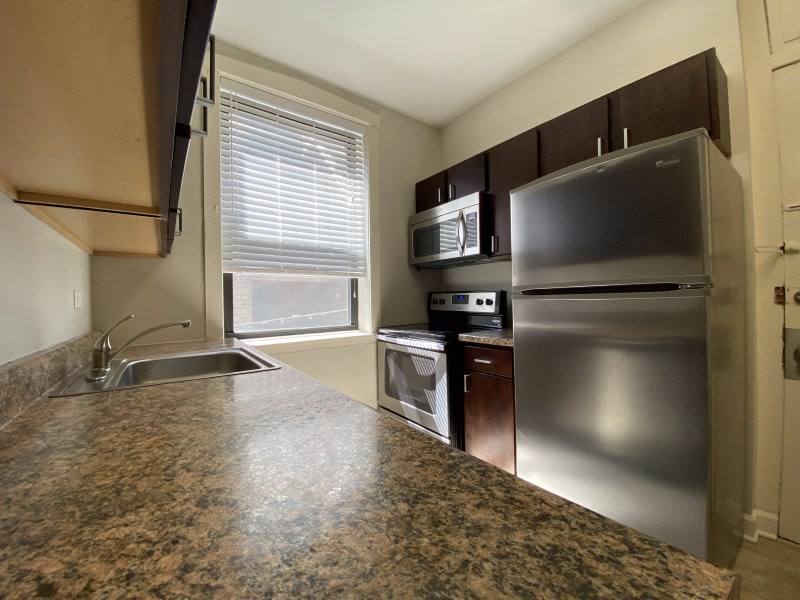 Apartment for rent at 801 W Cornelia Ave, Chicago, IL 60657