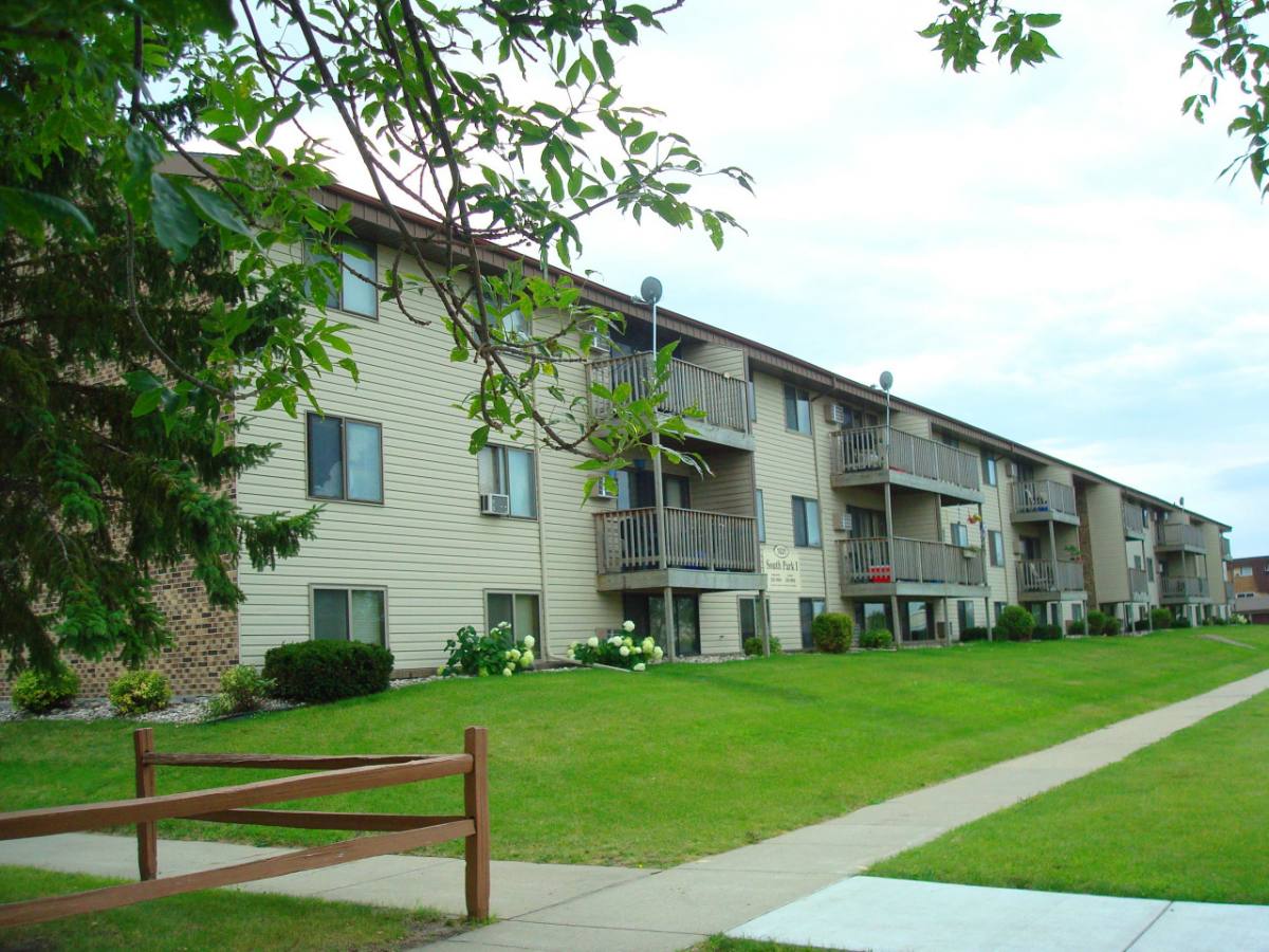Apartment for rent at South Park, 1021 32nd Ave S, Moorhead, MN 56560