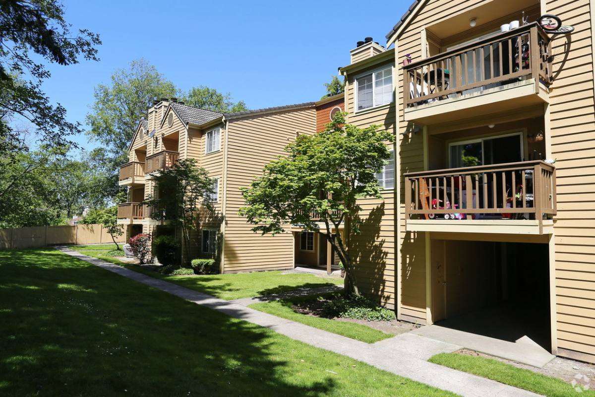 Apartment for rent at Centrepointe Greens, 8600 18th Ave W, Everett, WA 98204