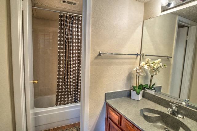 Apartment for rent at Woodland Hills, 3541 W Northgate Dr, Irving, TX 75062