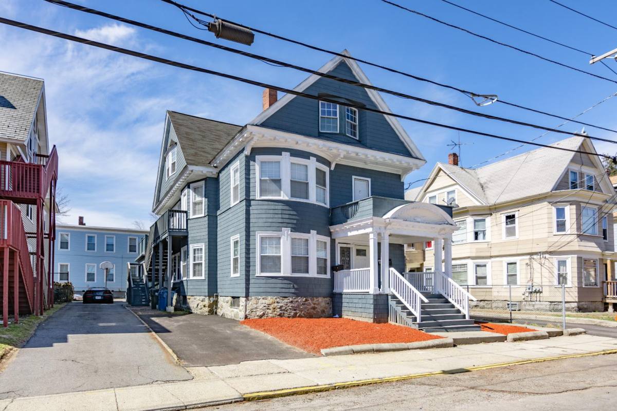 Apartment for rent at 296 Ames St #2F, Lawrence, MA 01841