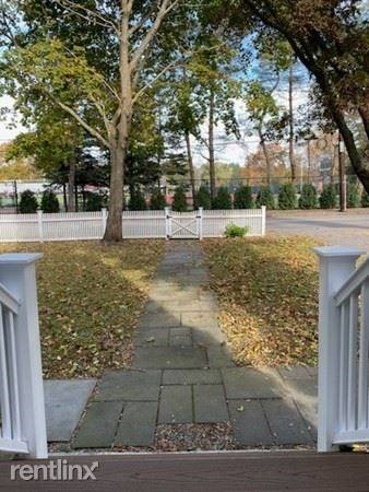 71 Smith St, Wellesley, MA 02482
