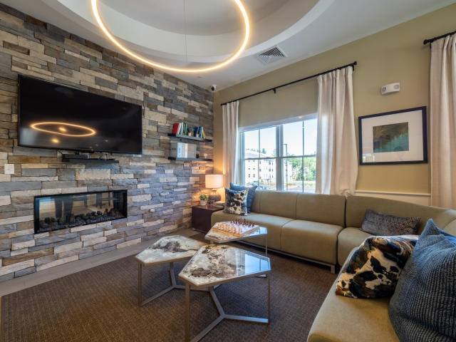 1 Vanderbilt Dr #C12, Merrimack, NH 03054