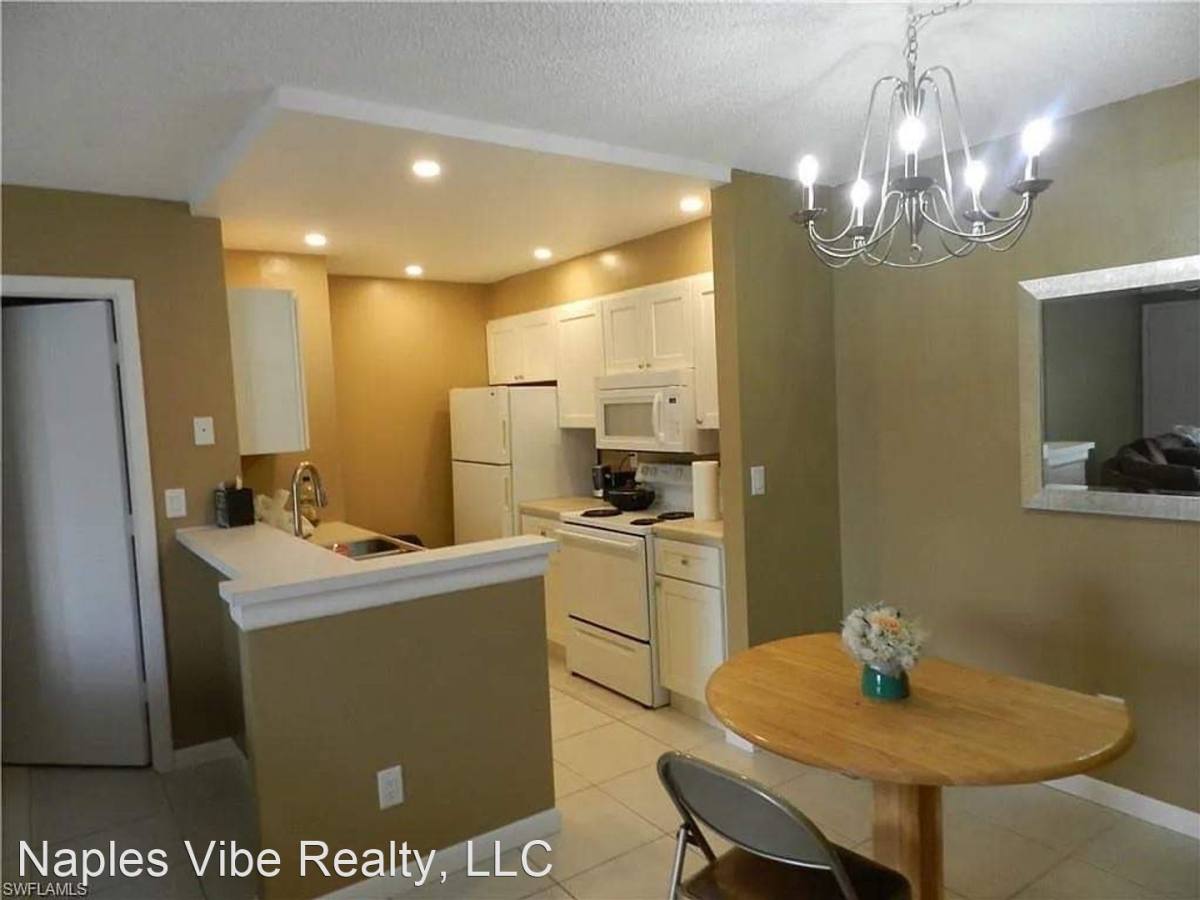 150 Santa Clara Dr #5, Naples, FL 34104