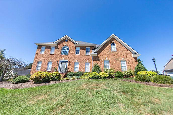 Oak Lawn, Forest, VA 24551